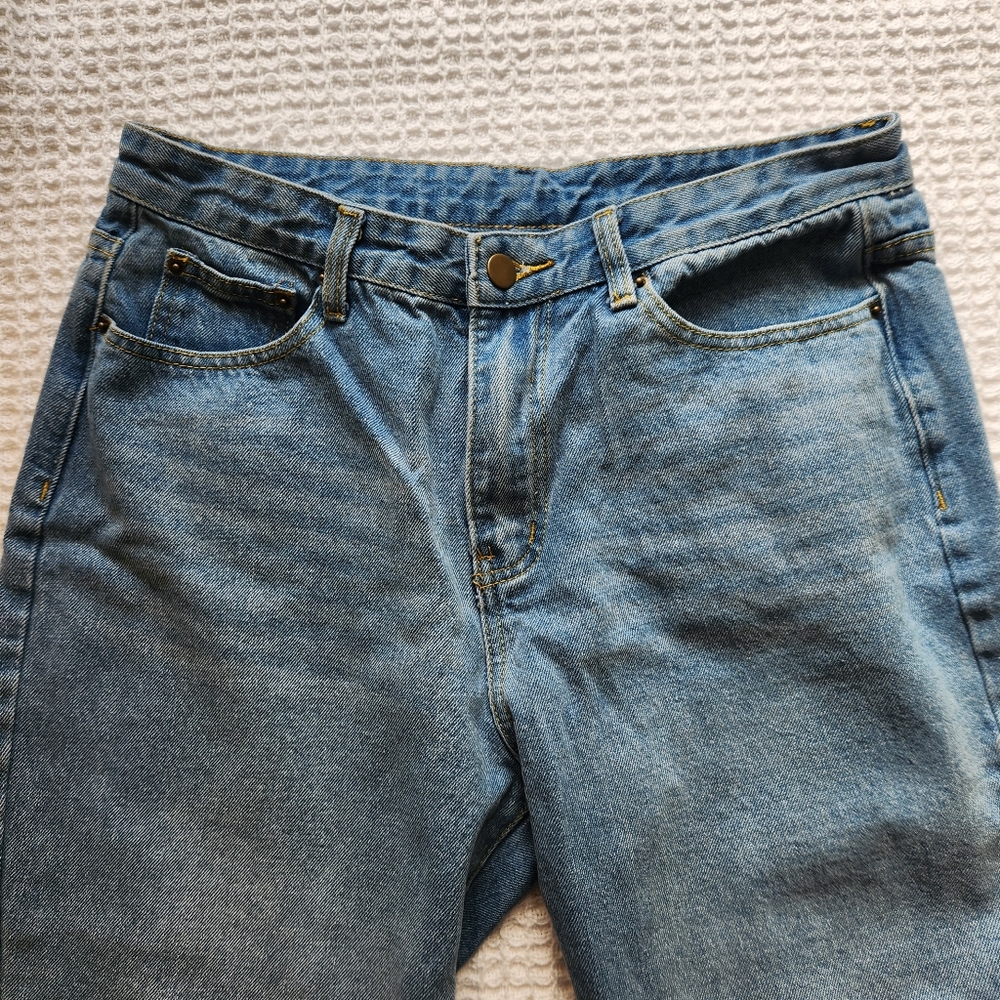 30in. w ripped light jeans